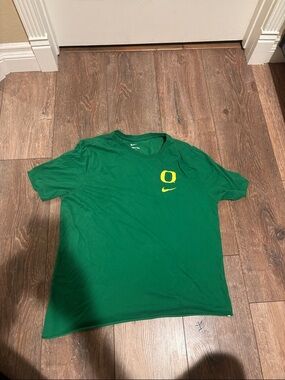 Nike Green Short-Sleeve Tee with Yellow Oregon 'O' Logo(is cut)